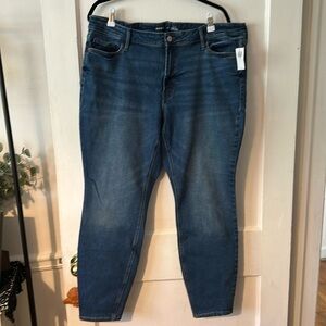 Old Navy Mid Rise Rockstar Super Skinny Jeans NWT SIZE 20